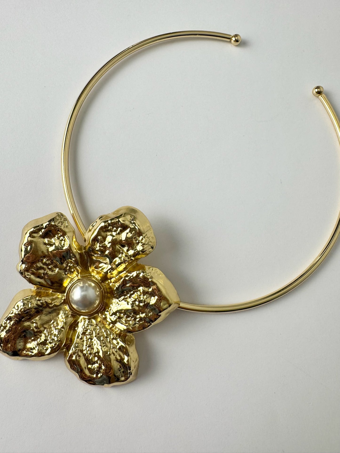 Gold Flower Pendant Necklace