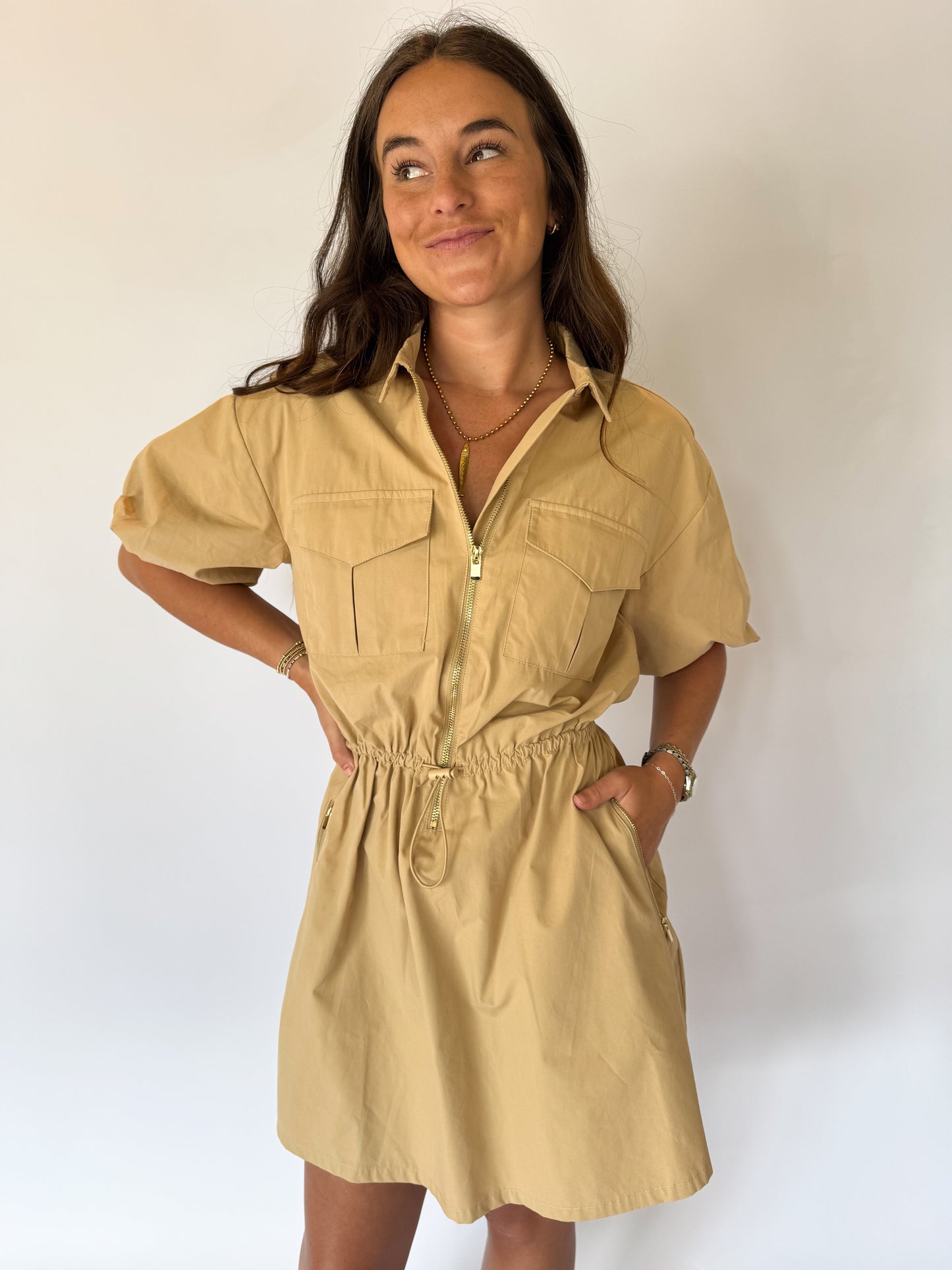 THE MARLOWE ZIPPER DRESS - BIEGE